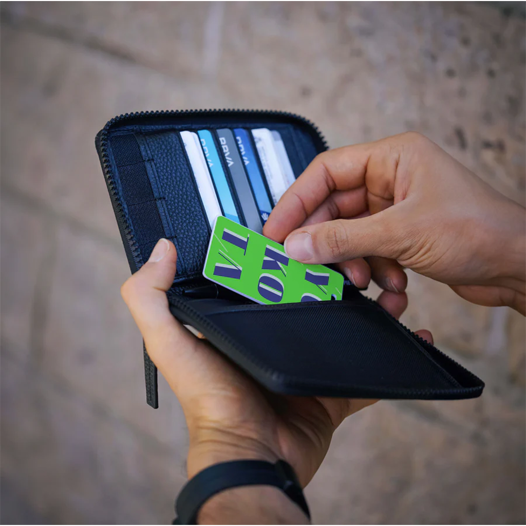 Rupt White Trakard Smart Tracker Card